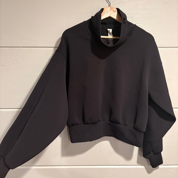 Womens Lululemon active pullover - Picture 2 of 4